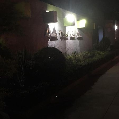 Motel Los Altos Tlaquepaque Exteriör bild